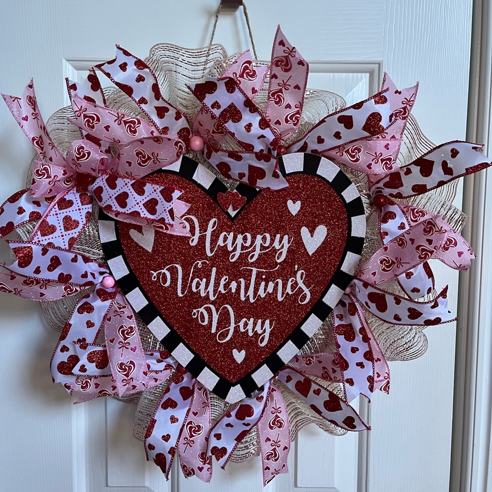 Happy Valentines Day Heart Shaped Wreath 22” Pink Red Black Indoor Or Outdoor